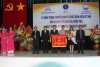Ban Giám đốc BVĐK tỉnh Quảng Trị đón nhận Cờ Thi đua của Chính phủ (Ảnh: Phan Thanh Hải)