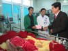 Đồng chí Phan Văn Phụng, UVBTV Tỉnh ủy, Trưởng Ban Nội chính Tỉnh ủy thăm, tặng quà cho các bệnh nhân tại Bệnh viện Đa khoa tỉnh