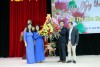 Thay mặt Đảng ủy, Ban Giám đốc Bệnh viện, BsCKII Trần Quốc Tuấn - Giám đốc Bệnh viện gửi tặng lẵng hoa tươi thắm đến toàn thể chị em phụ nữ.